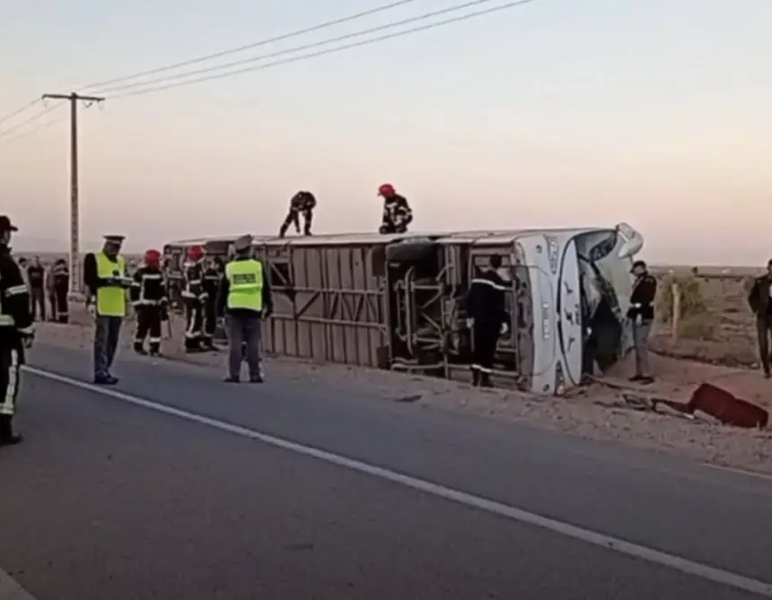 فاجعة طرقية بجرسيف.. انقلاب حافلة يخلف قتلى وعشرات الجرحى